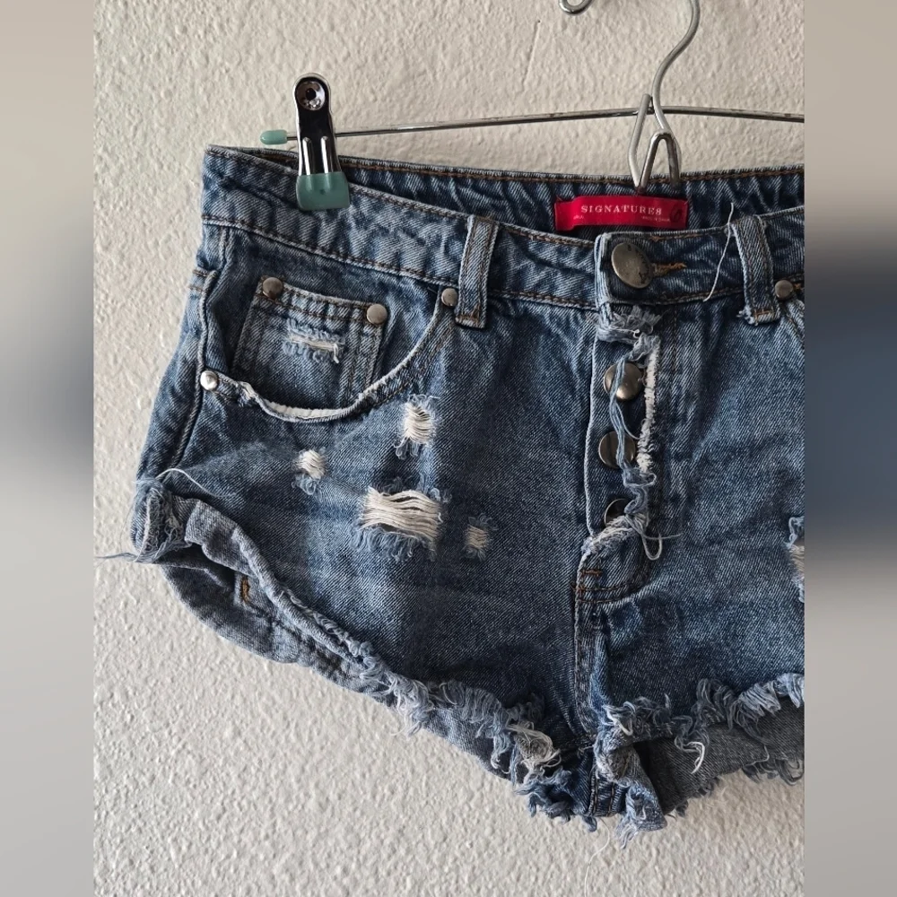 Signature8 Distressed Denim Women Shorts Size Small